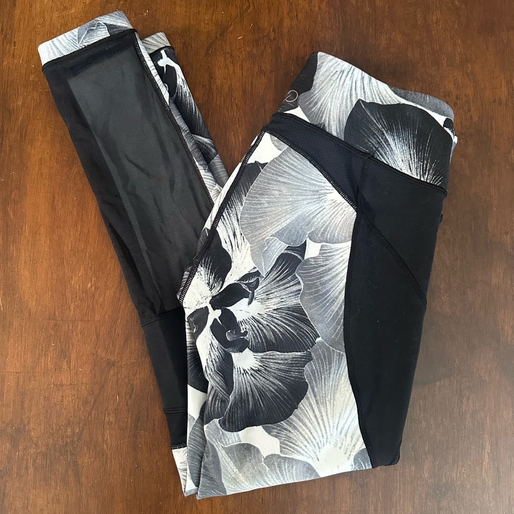 CALIA by Carrie Underwood Black and Gray Floral Leggings